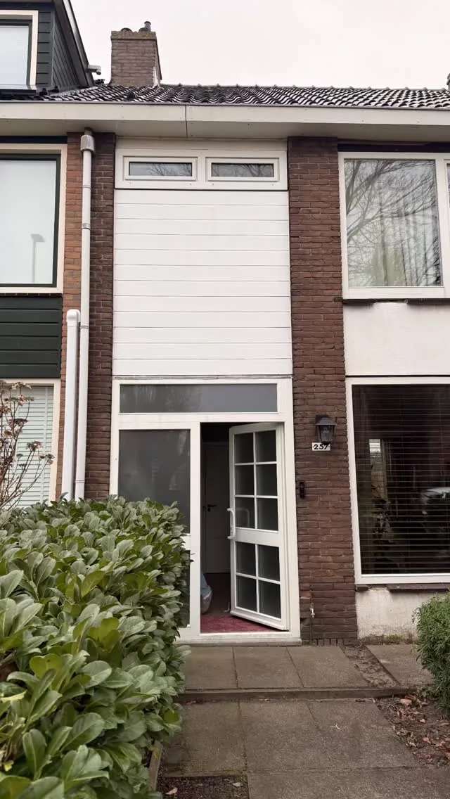 In Beverwijk hebben wij onlangs deze klus uitgevoerd. Zo weinig muur en evengoed zo’n ander aanzicht gecreëerd