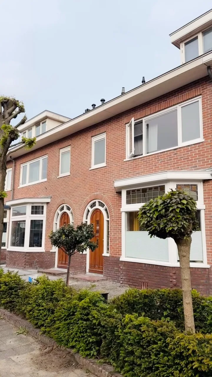 Onlangs hebben wij deze 2 prachtige karakteristieke woningen van bijna 100 jaar oud nieuw leven ingeblazen, in